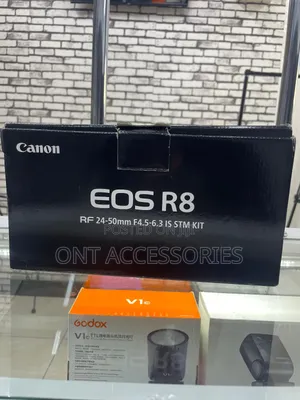Canon Eos R8 With Rf 24-50mm F/4.5-6.3 Is STM Lens