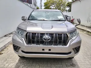 Toyota Land Cruiser Prado 2022 Silver