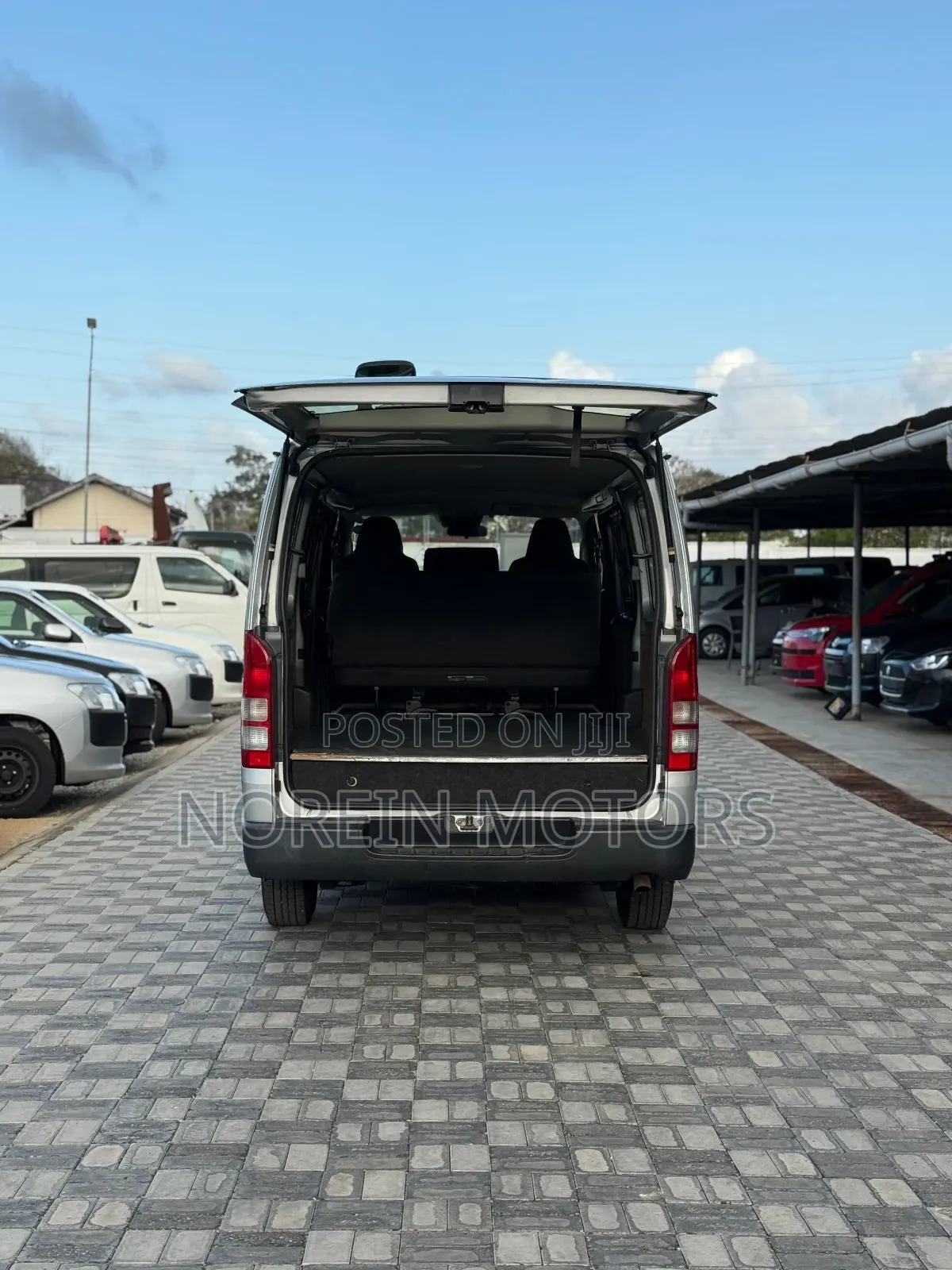 Toyota HiAce 2012 Silver