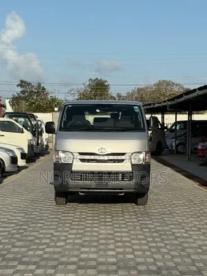 Toyota HiAce 2012 Silver