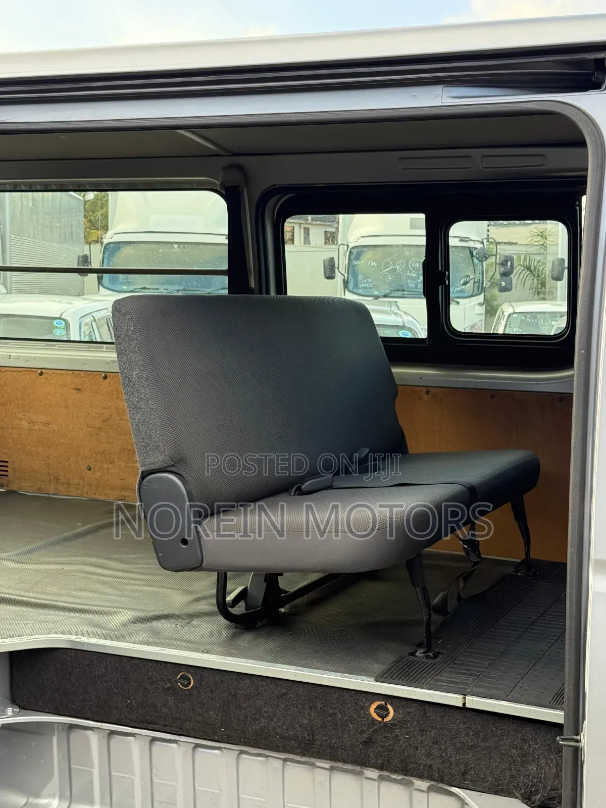 Toyota HiAce 2012 Silver