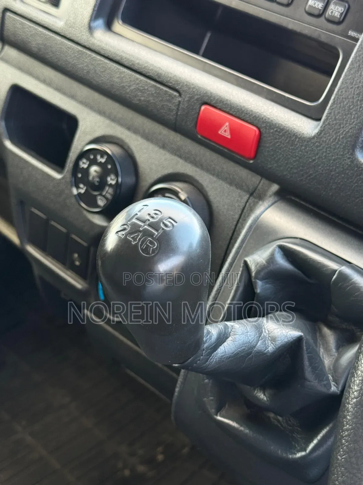 Toyota HiAce 2012 Silver