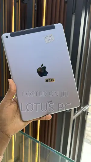 Apple iPad 9.7 32 GB Gray