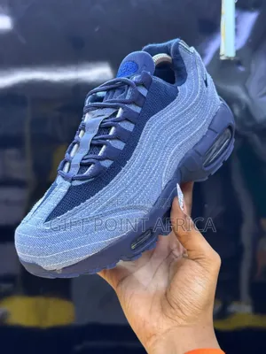Levi’S  Nike Airmax 95
“ Obsidian ”