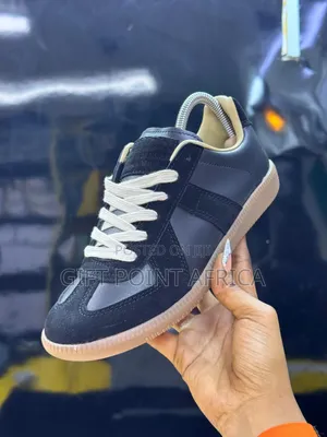 Maison Margiela Replica 
“ Black Gum ”