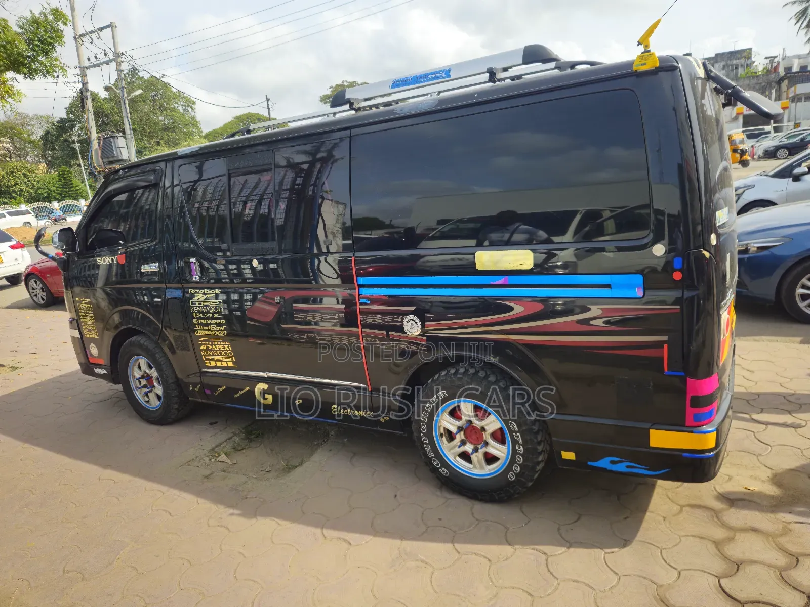 Toyota HiAce 2014 Black