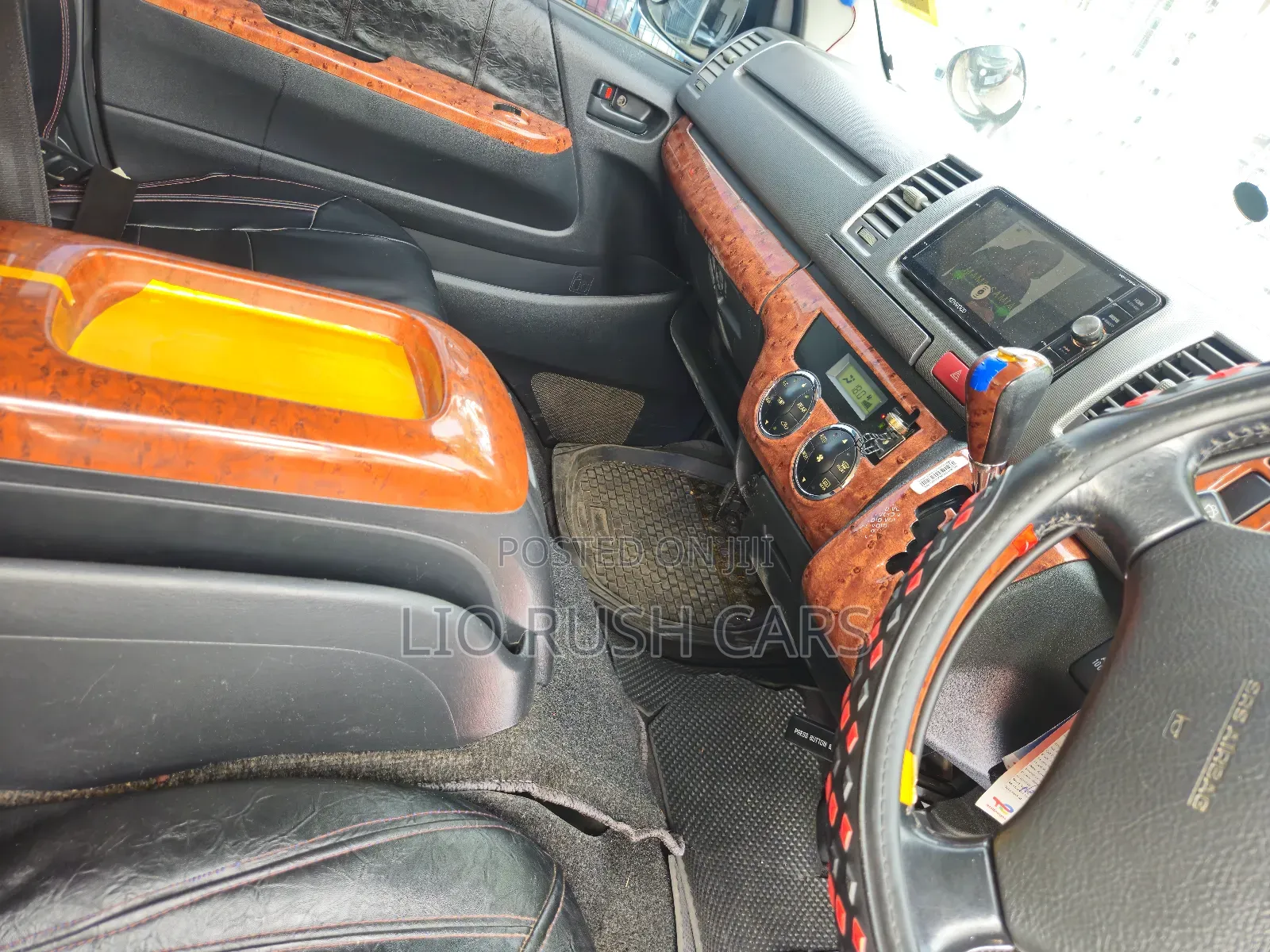 Toyota HiAce 2014 Black