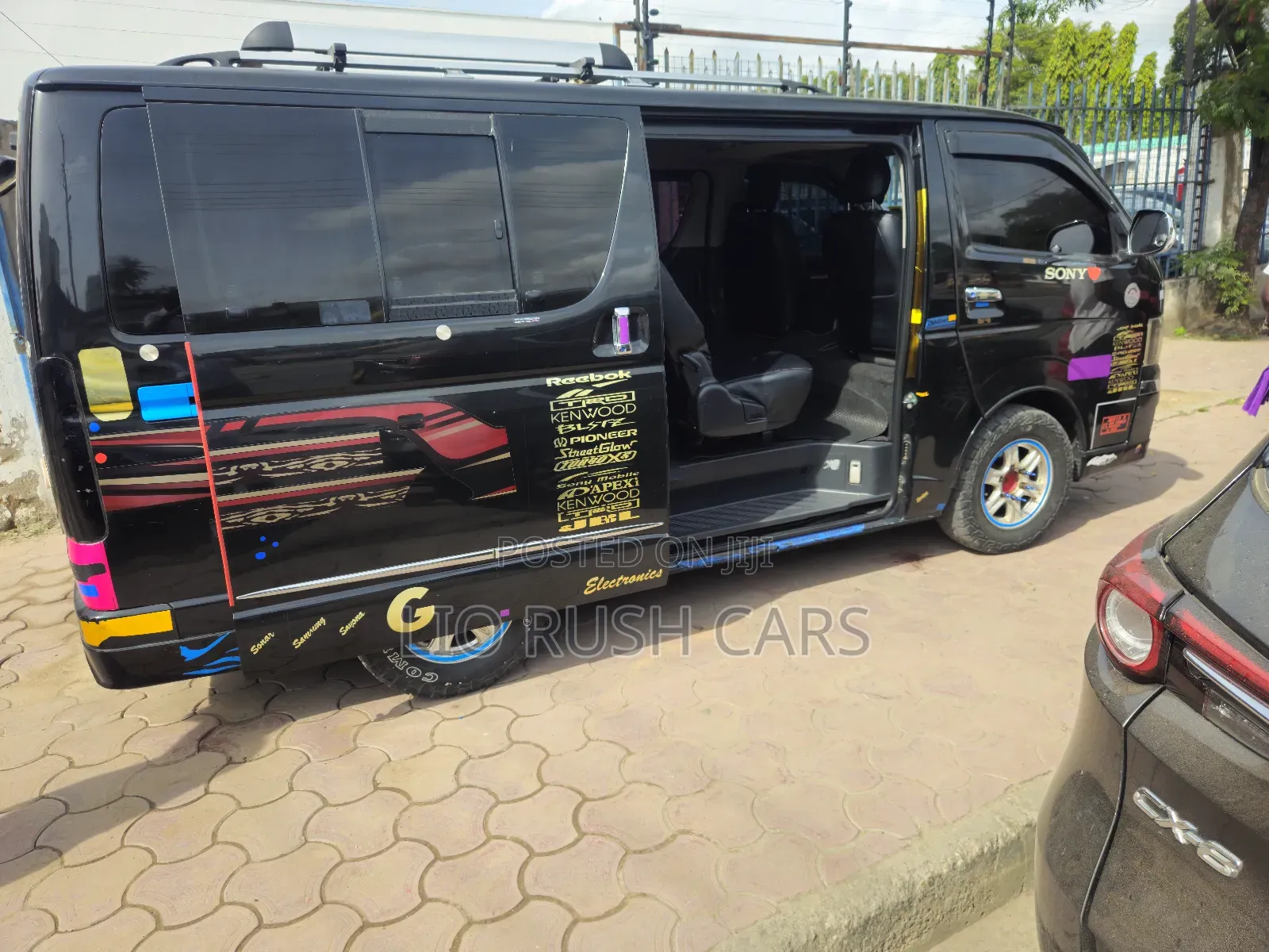 Toyota HiAce 2014 Black