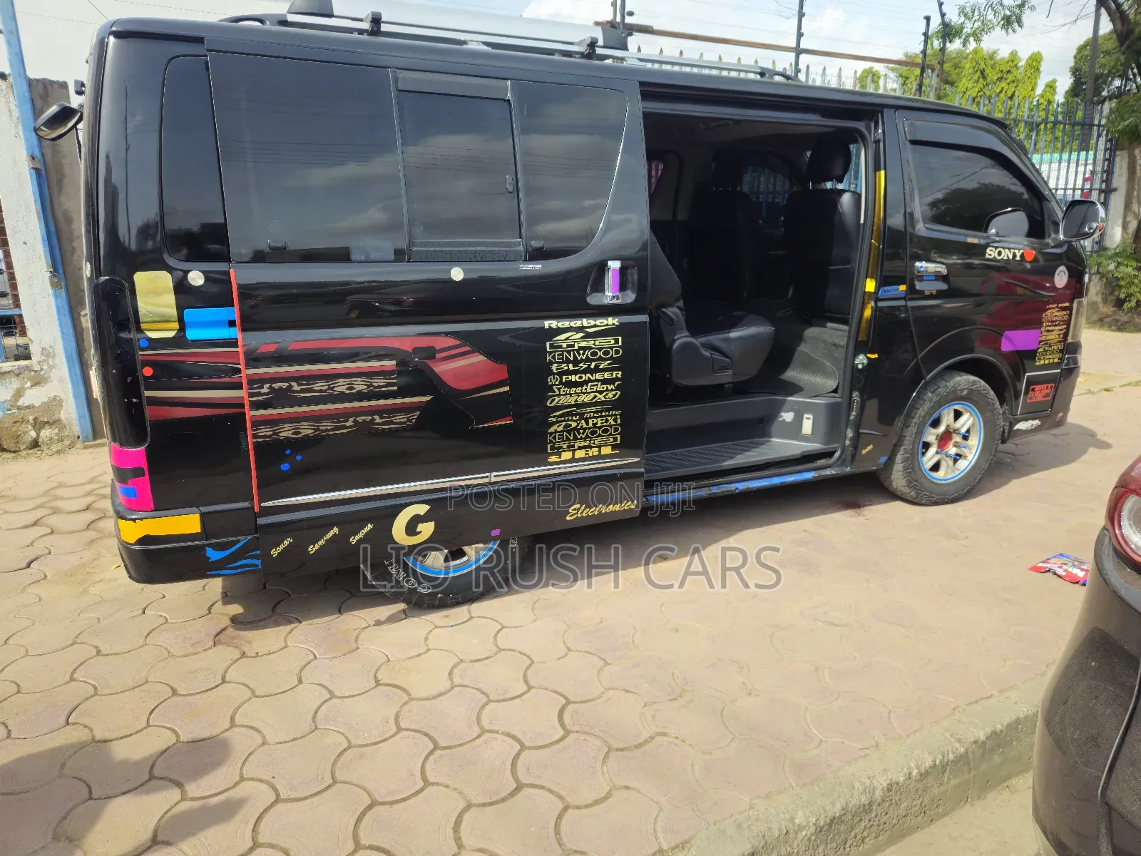 Toyota HiAce 2014 Black
