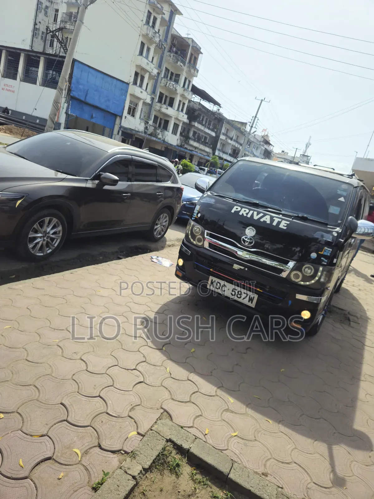 Toyota HiAce 2014 Black