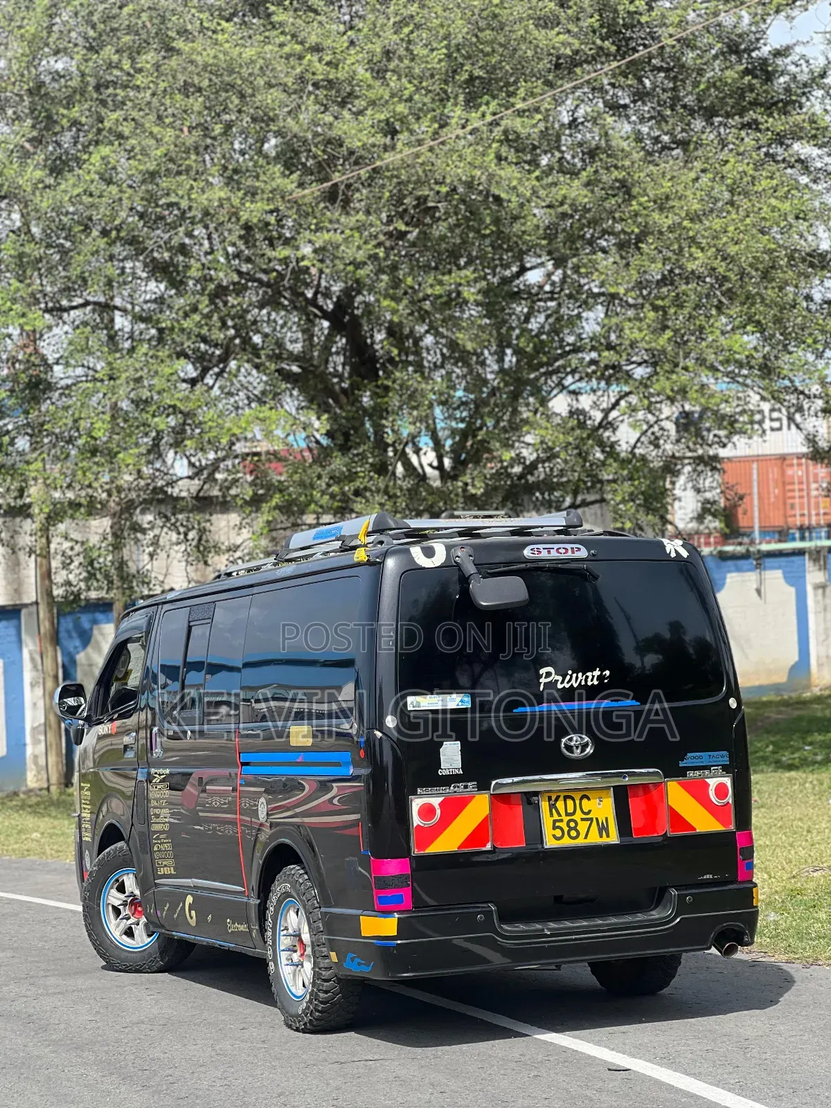 Toyota HiAce 2014 Black