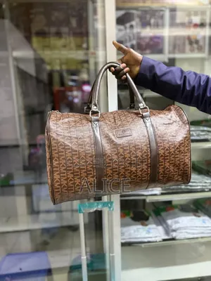 Sleek and Spacious Travelling Bag