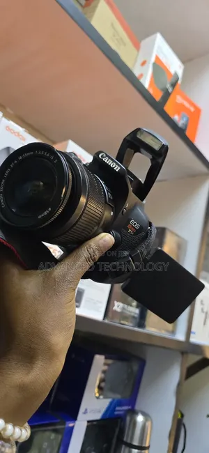 Used Canon 700d With Org Charger and Battery