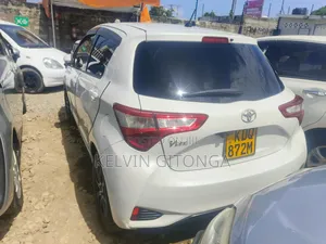Toyota Vitz 2017 White