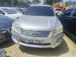 Toyota Vanguard 2012 Silver
