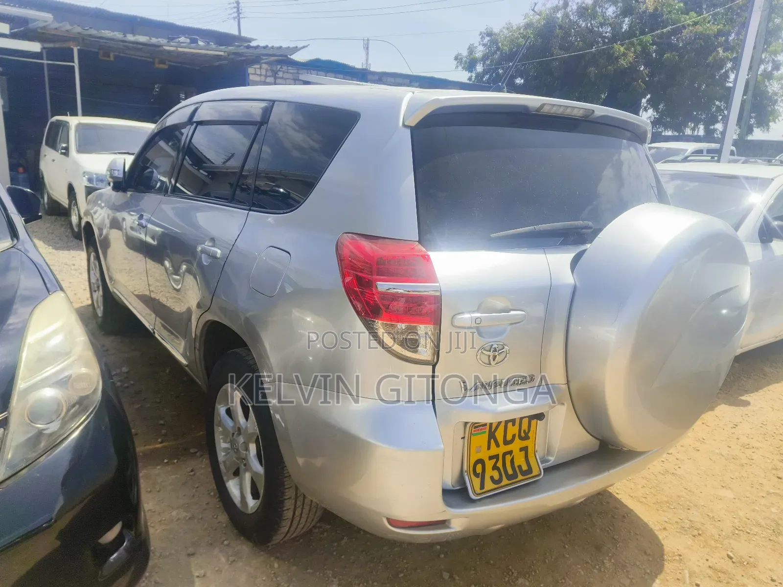 Toyota Vanguard 2012 Silver