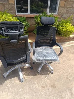 Meshed Headrest Office Chair