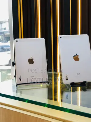 Apple iPad mini 4 128 GB Silver