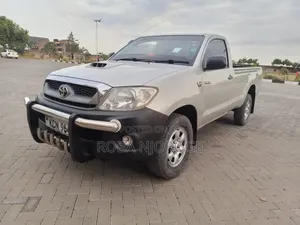 Toyota Hilux 2.5 D-4D 4X4 SRX 2011 Gold