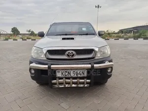 Toyota Hilux 2.5 D-4D 4X4 SRX 2011 Gold