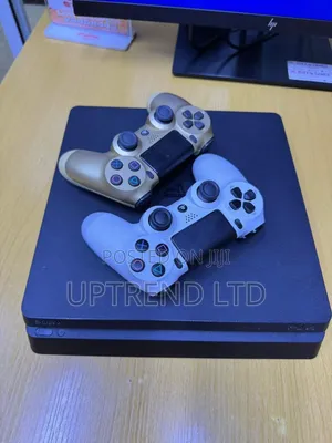 Two Pads Ps4 Slim / Sony Playstation 4 Slim Previously Owned