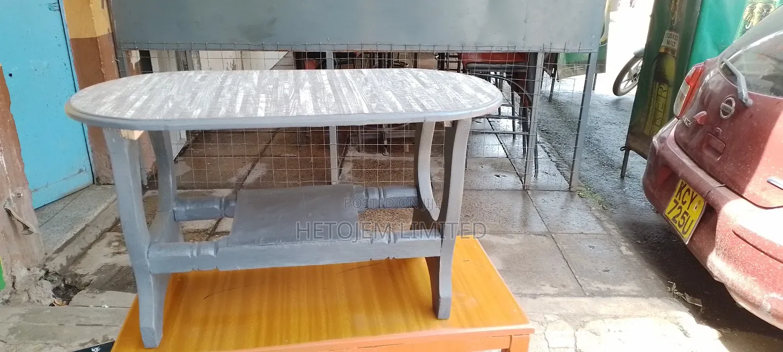 Elegant Small Coffee Table With a Modern, Sleek Design