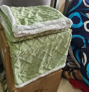 Cosy Woolen Fleece Blanket (6x6) Perfect Blend of Warmth Comfort