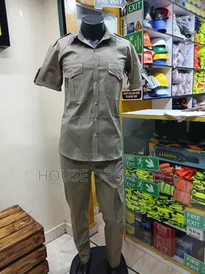 Short Sleeves Working Suits in Beige for Safety