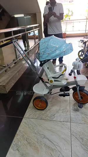 Baby Tricycle
Rotating 360°
Reclines 
With Lights