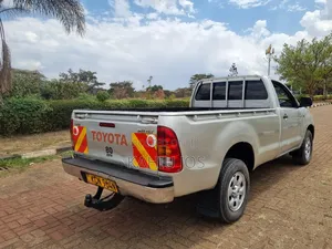 Toyota Hilux 2010 Gray