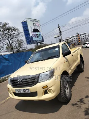 Toyota Hilux 2.5 D-4D 4X4 SRX 2011 Beige
