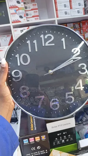 Userble Wall Clock With 1080p Smart Wireless Wi-Fi Camera
