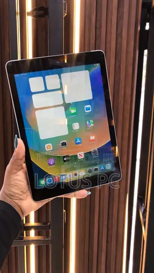 Apple iPad 9.7 128 GB Gray