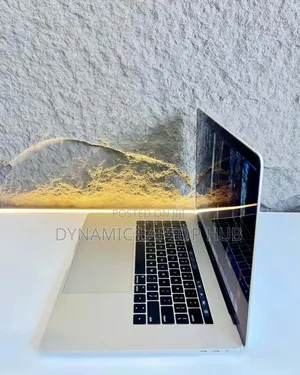 Laptop Apple MacBook Pro 2017 16GB Intel Core I7 SSD 256GB