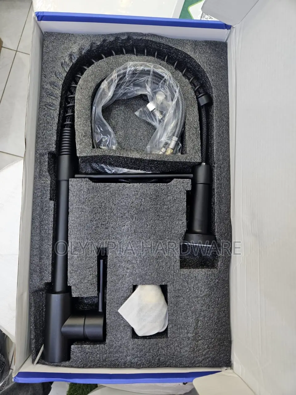 Pull Out Modern Kitchen Mixer (Black)
