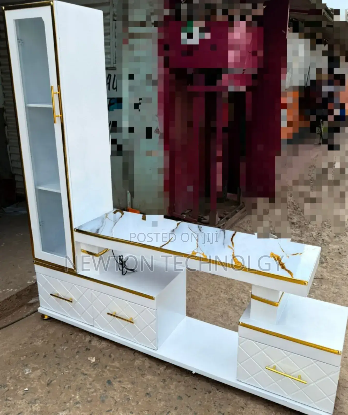 Executive Stand With Cabinet