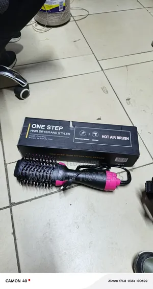 *Electric Hair Straightener Brush / Dryer
