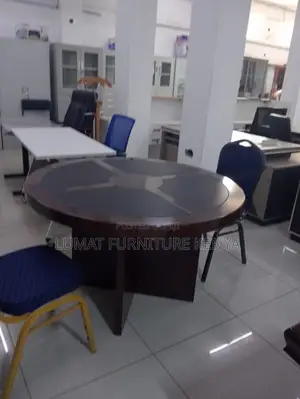 Elegant Round 4-Seater Discussion Table
