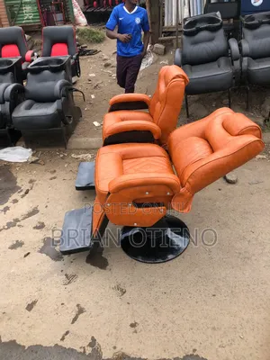 D Shaped Adjusted Barber Chairs With Good Leather