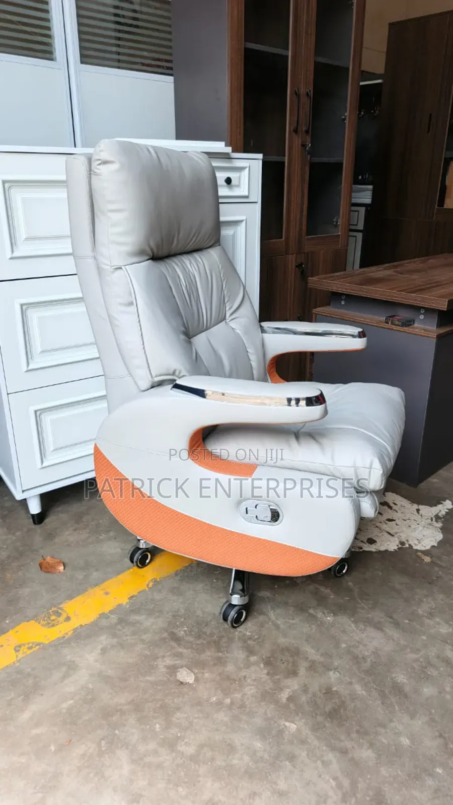 Executive Director's/ C. E. O Office Leather Chair
