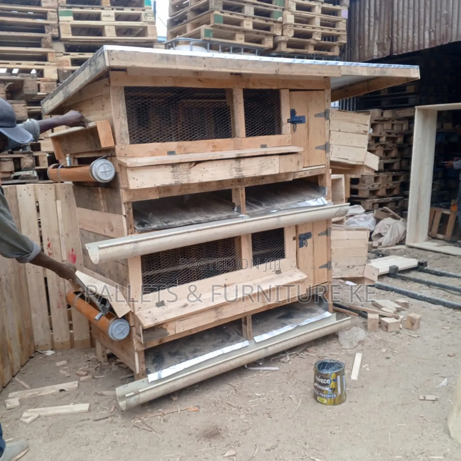 Safe Feeder Chicken Cage