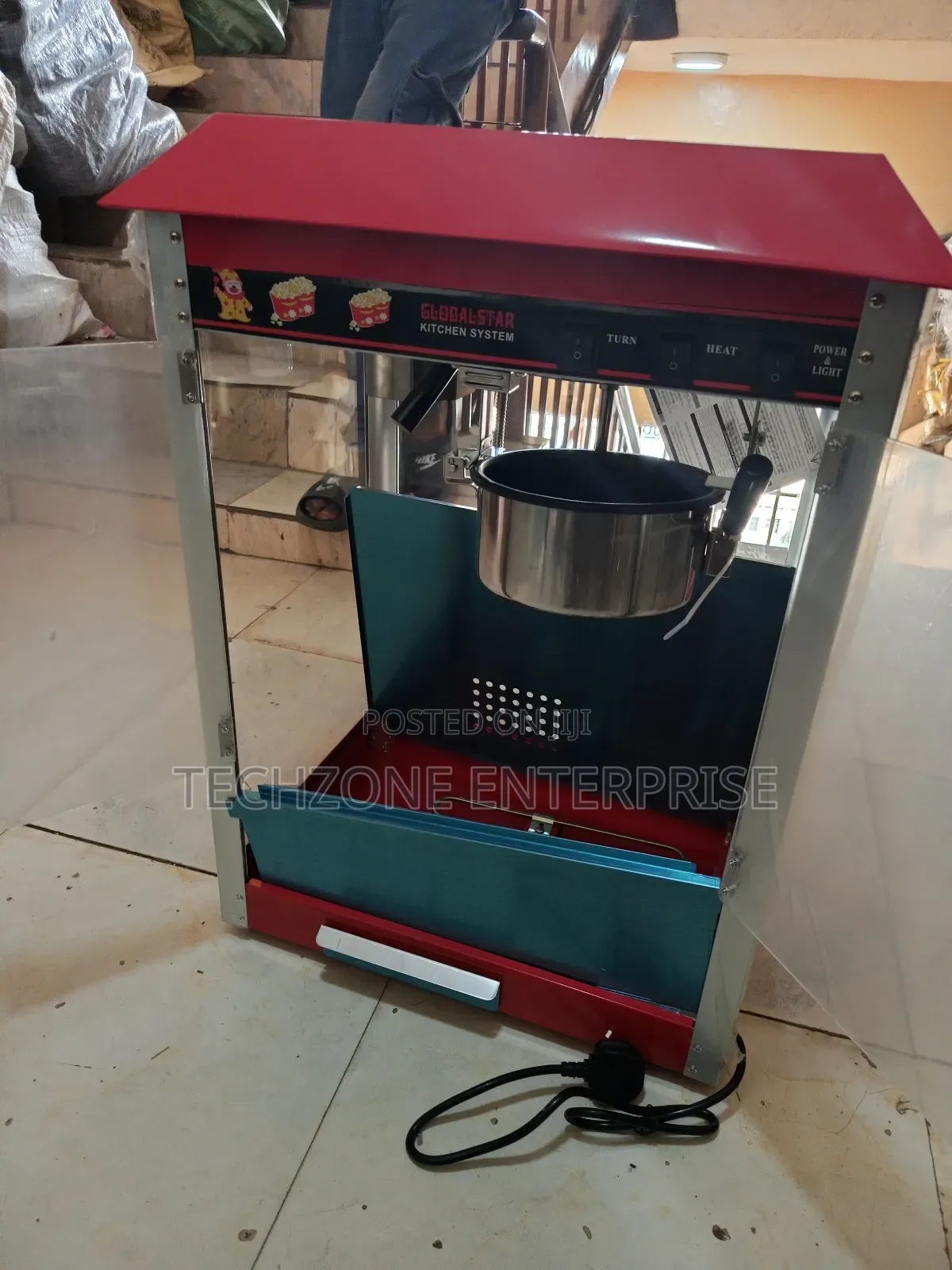 Imported Commercial Electric Popcorn Machine With 1350 Watts 