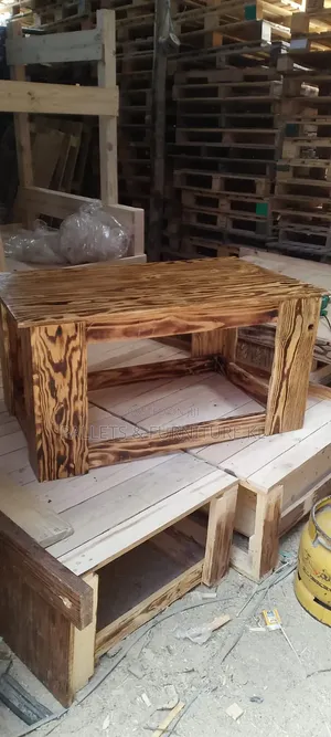 Minimalist Vibe Coffee Table