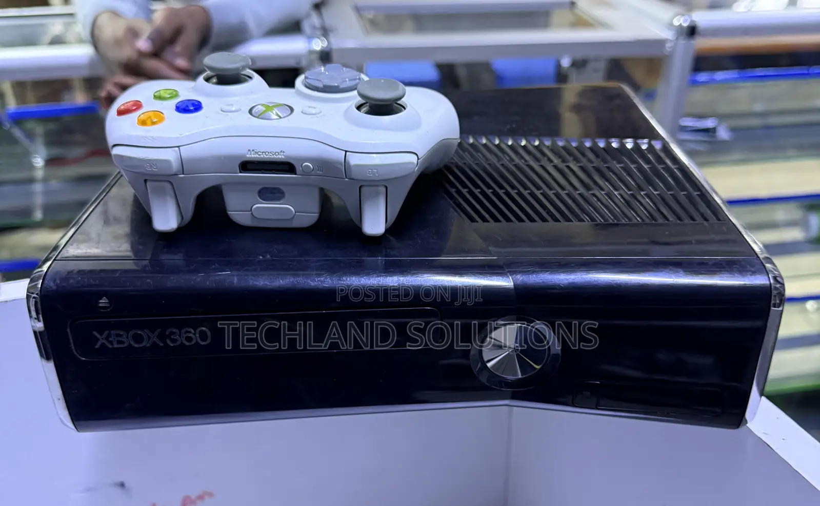 Preloved Chipped Xbox 360 Machine