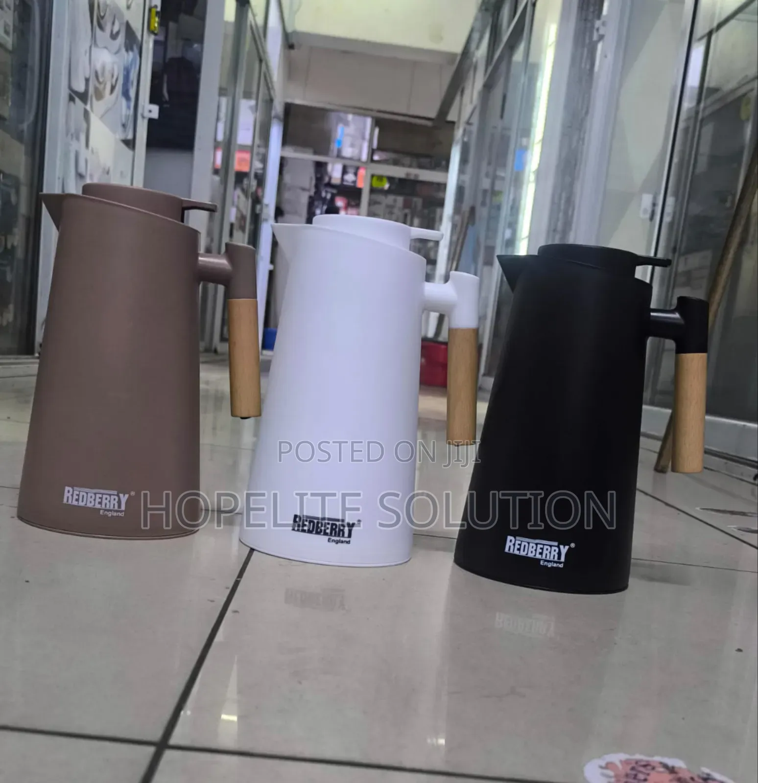 Redberry Flask With a Bamboo Handle
Size -1ltr