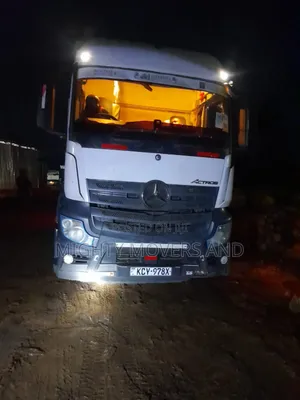 Trailer Trucks for Swift Load Delivery Available