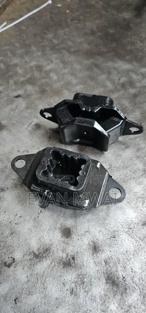 Nissan Note/March Gear Box Mountings