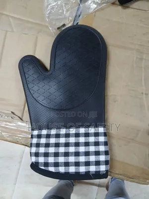 2 Pcs Glove Used In Oven