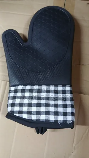 Master Class Silicone Mitten One Pcs