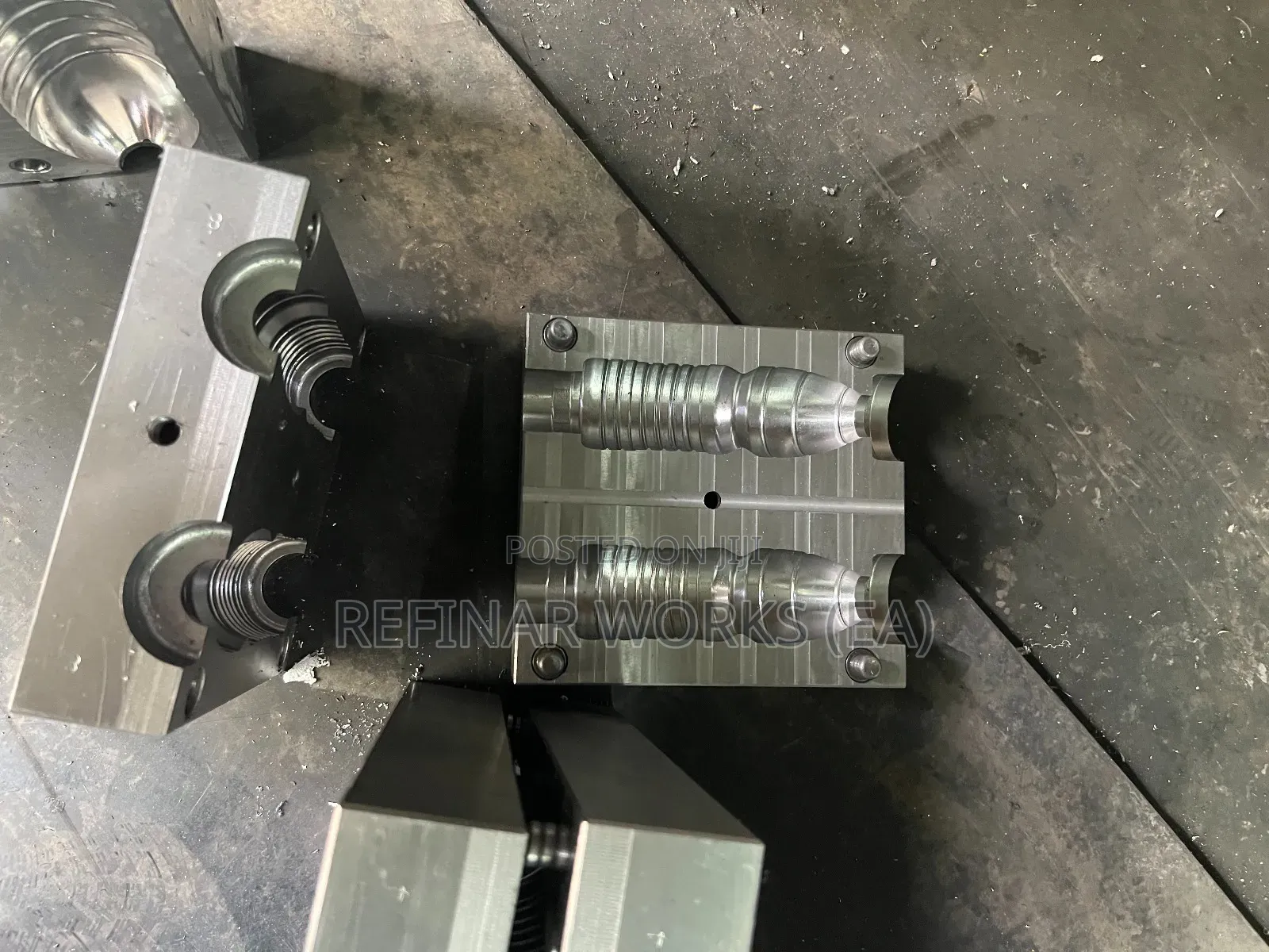Industrial Bottle Making Machine (Pet Blow Molder)